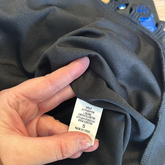 HONEY PUNCH Black Boho Crochet Lace Cutout Festival Mini Dress Size Small - Picture 9 of 9